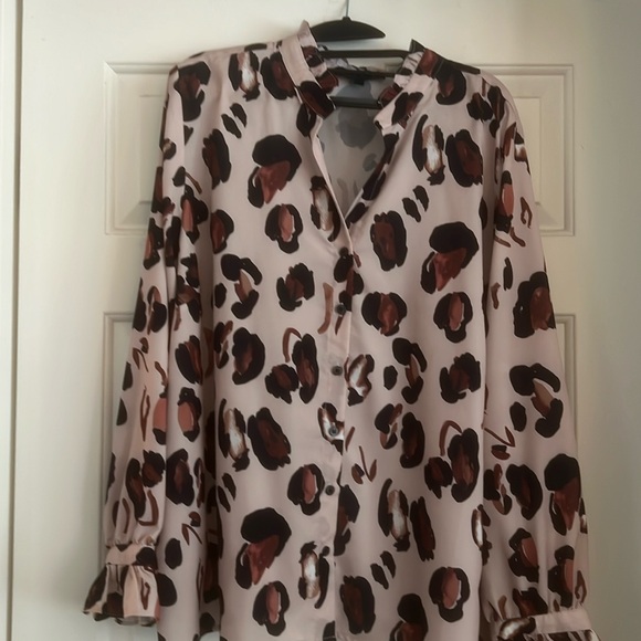 ELOQUII Printed button down blouse with ruffle neck. Size 22W - Picture 1 of 4